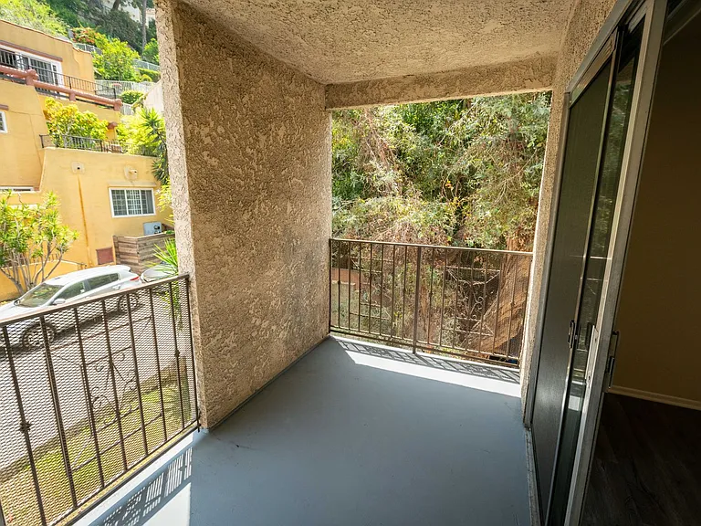 2039 North Las Palmas Ave — Photo 52