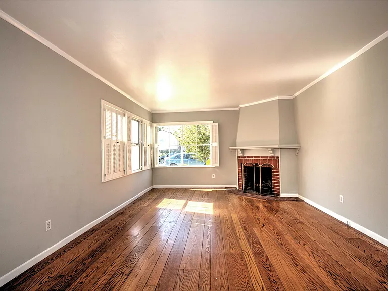 1612 Albemarle Way — Photo 2