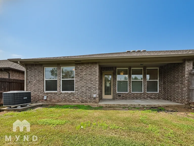 1003 Merlin Dr — Photo 22