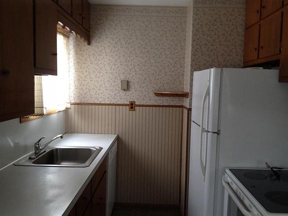 3rd image of 1439 S Strong Ave