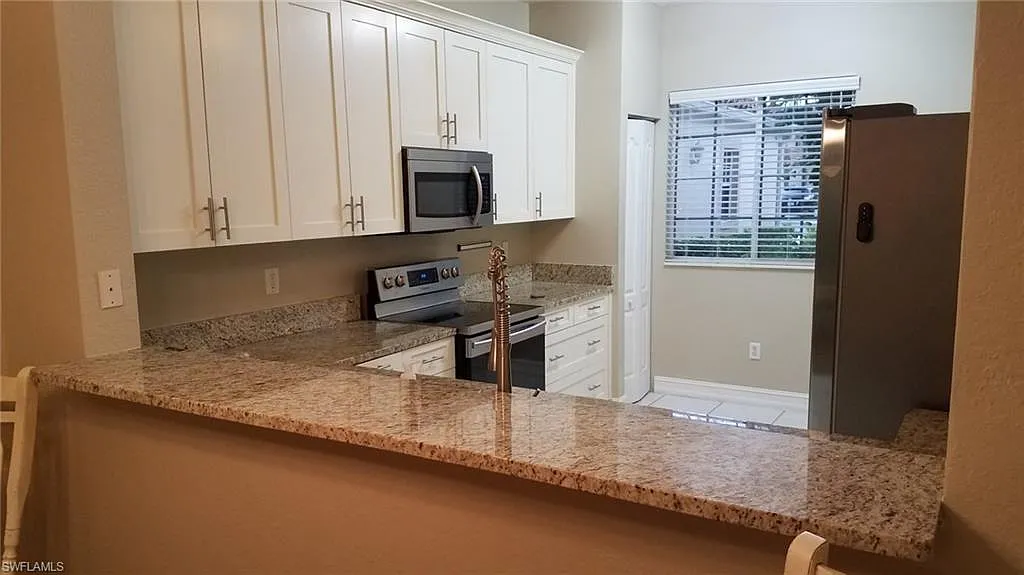 3 bed, 2.0 bath, 1484 sqft, $2,300 — Photo 3