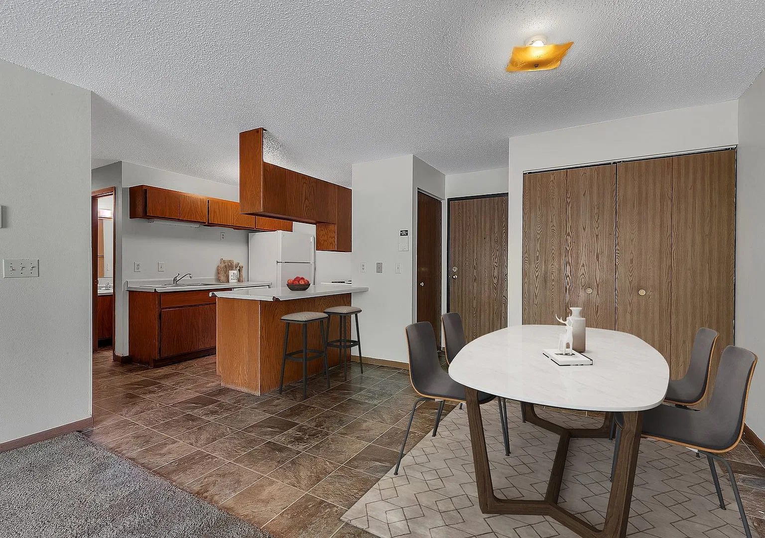 133 E Cedar St — Photo 2