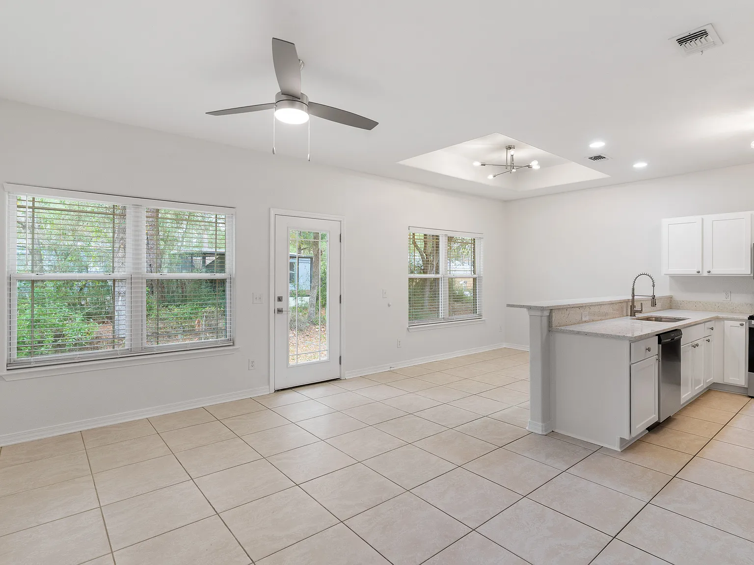2031 Presidio St — Photo 3
