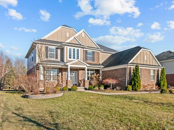 1526 Hickory Ridge Ct S, Canton, MI 48187