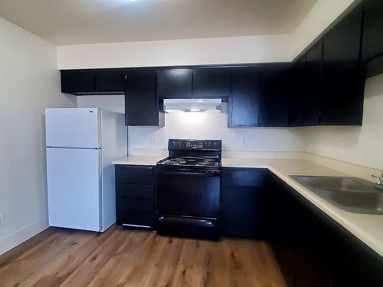 1911 E Saginaw Way #202 — Photo 4