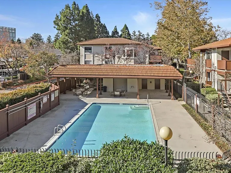 437 Costa Mesa Ter — Photo 12