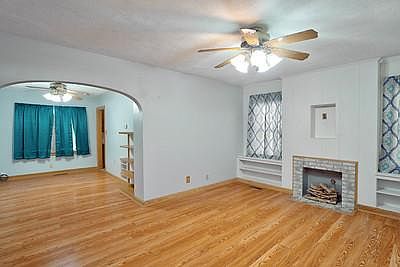 3rd image of 836 S 10th St