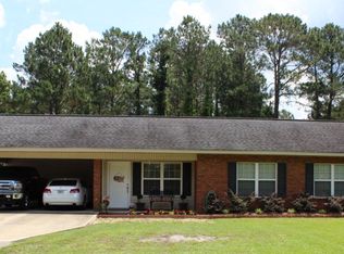 464 Johns Ln SW, Baxley, GA 31513