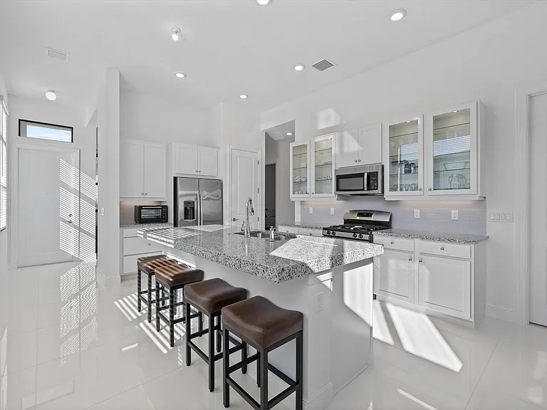 4823 Saint Armands Way — Photo 9