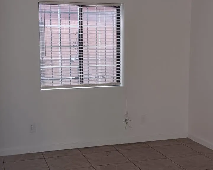 10406 Wilmington Ave — Photo 14