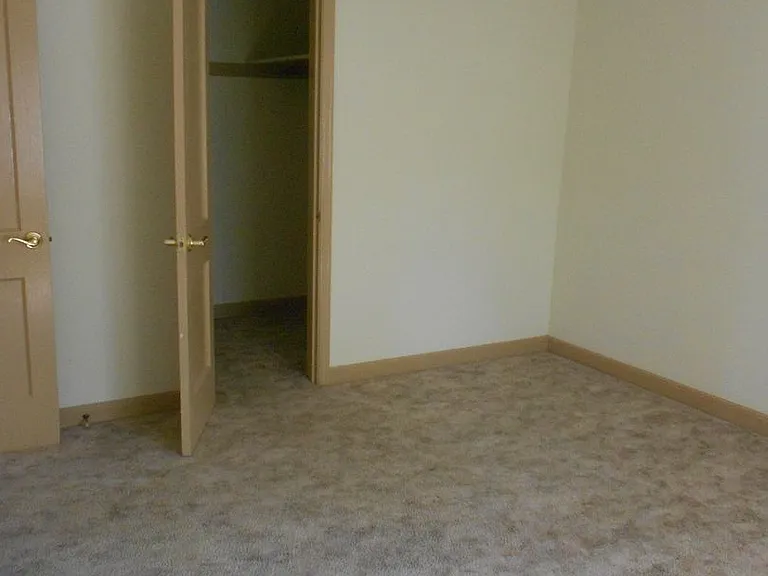 905 Kilian Blvd SE — Photo 5