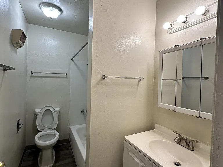 Shalamar Apartments — Photo 17