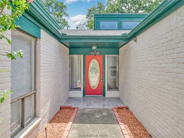 2715 Adrienne Cir, College Station, TX 77845