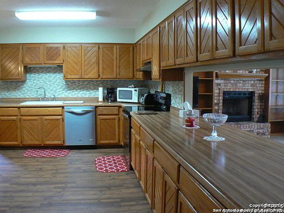 5th image of 109 Oak Court Dr