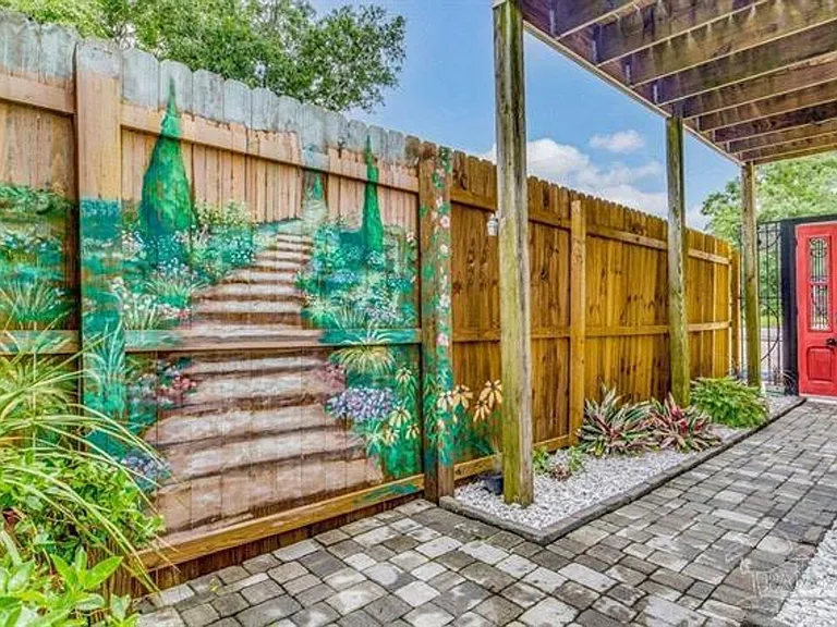 510 W Gregory St — Photo 3