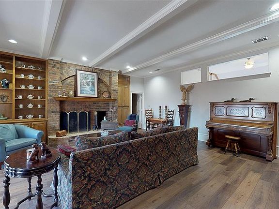 3rd image of 335 Craig Cir