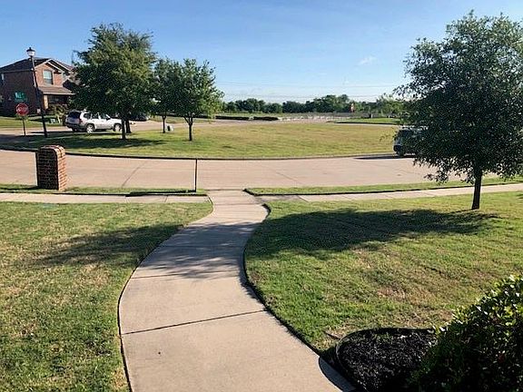 5th image of 213 Collin Ct