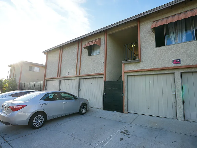 4500 N Lakewood Blvd — Photo 5