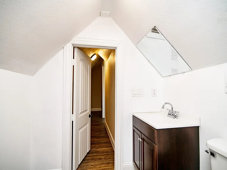 1433 S Travis St #A — Photo 36
