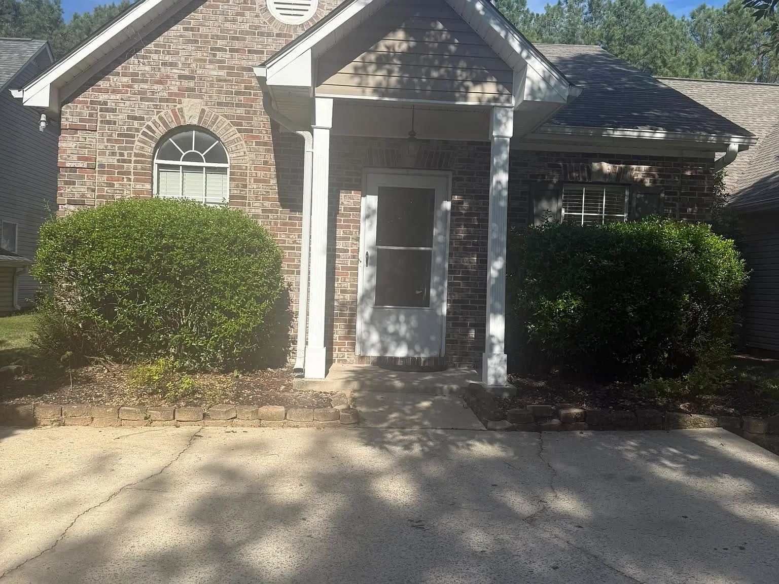 3 bed, 2.0 bath, $1,800 — Photo 2