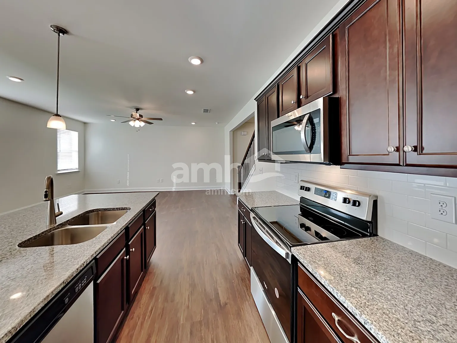 4 bed, 2.5 bath, 2098 sqft, $2,435 — Photo 3