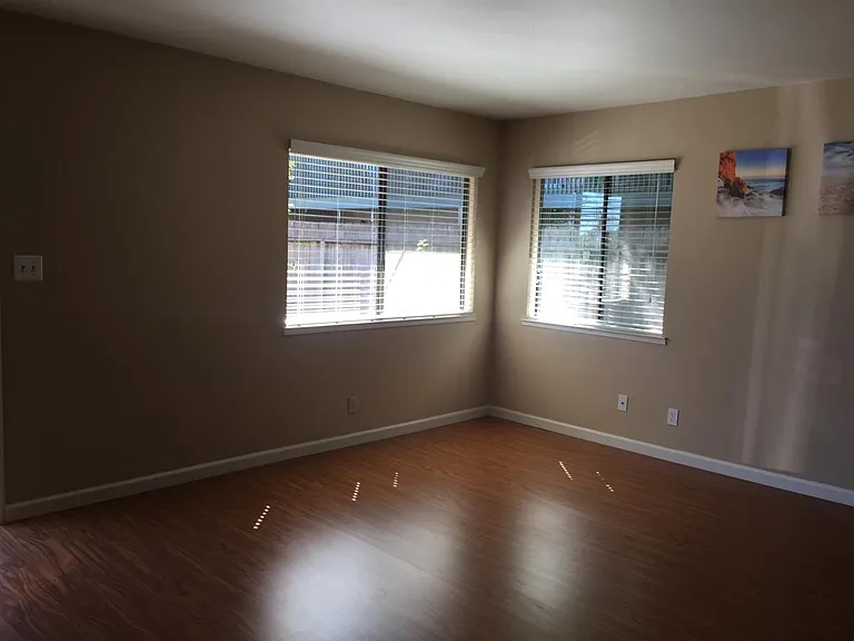 21 Holcomb Ct — Photo 3