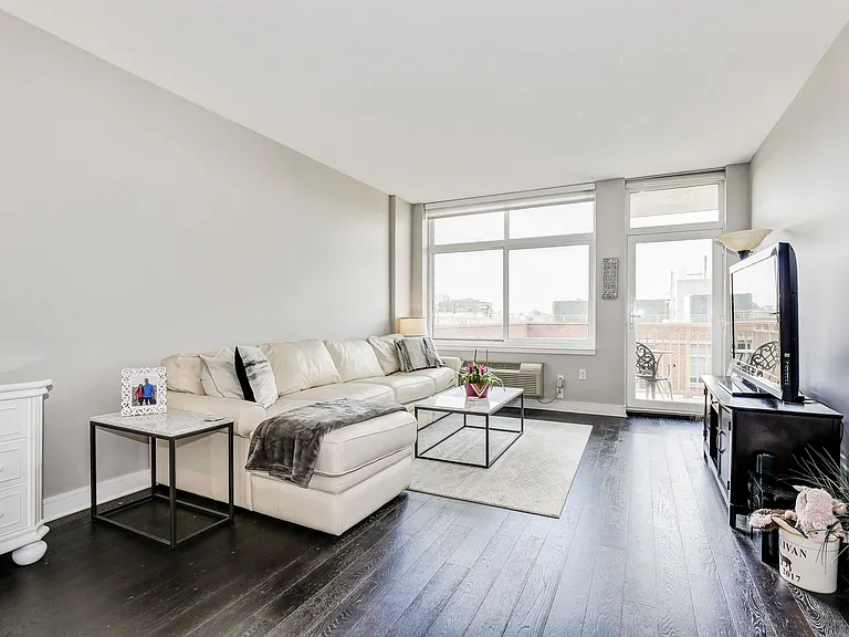 1450 Washington St #702 — Photo 2