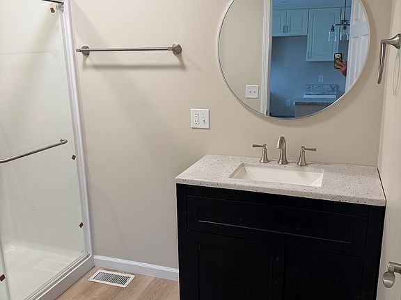 4th image of 429 Curtis Pl