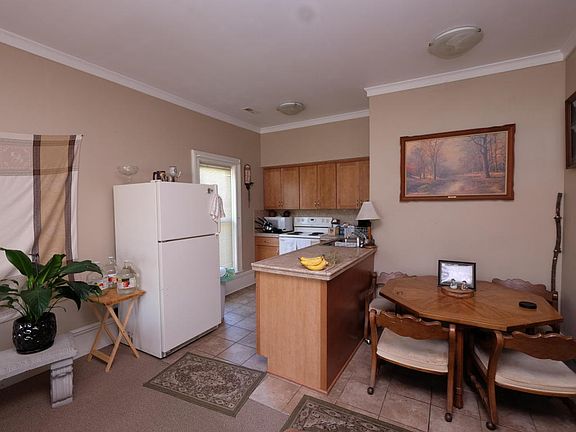 3rd image of 412 Lake St