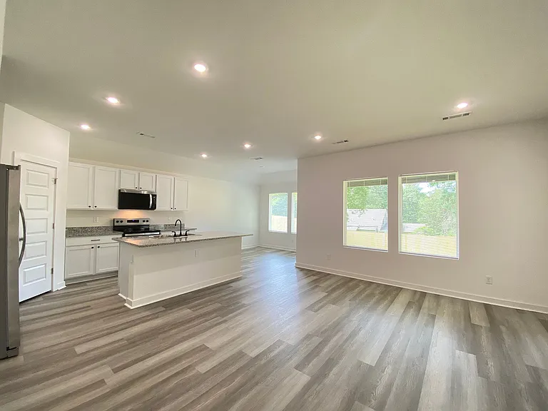 8424 Oxford Valley Dr — Photo 6
