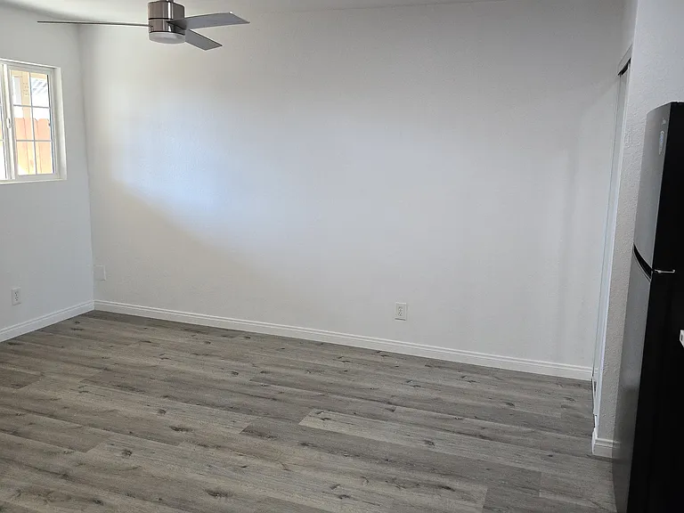 2065 Stanley Ave — Photo 7