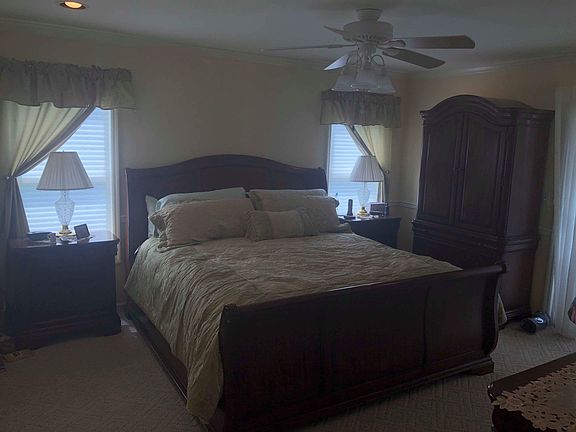 2nd image of 17 Bourne Cir #201