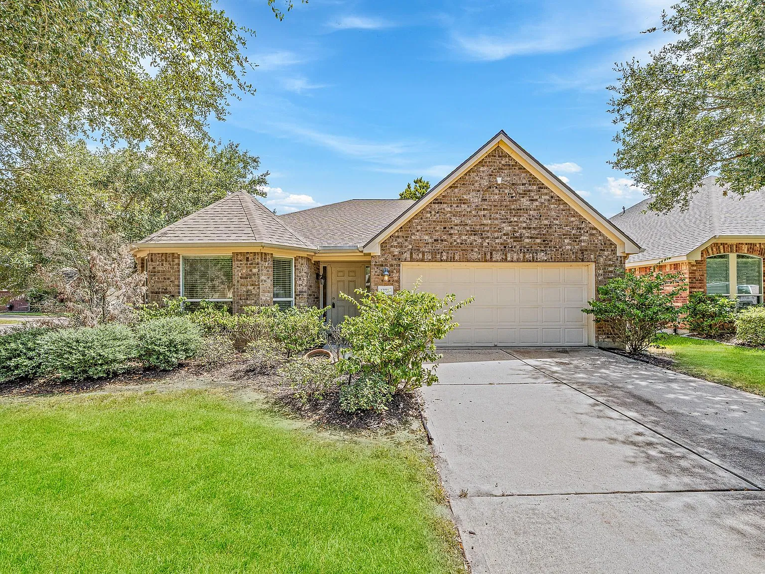 3 bed, 2.0 bath, 2098 sqft, $2,350 — Photo 3