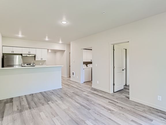 3rd image of 156 NE 24th Ave #102