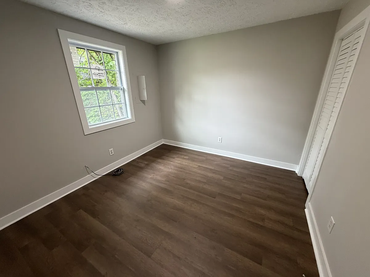 Building Photo - 909 Blue Ridge Dr #A