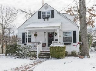 131 Foster Ave, Valley Stream, NY 11580