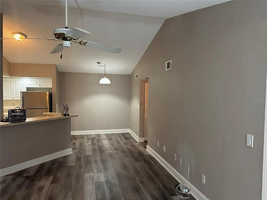 2 bed, 2.0 bath, 1054 sqft, $1,800 — Photo 2