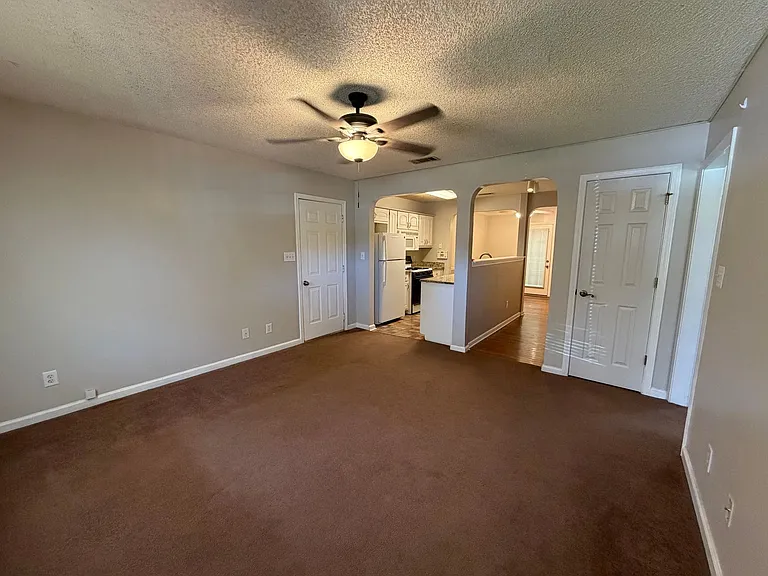 1330 N Hampton Dr — Photo 6