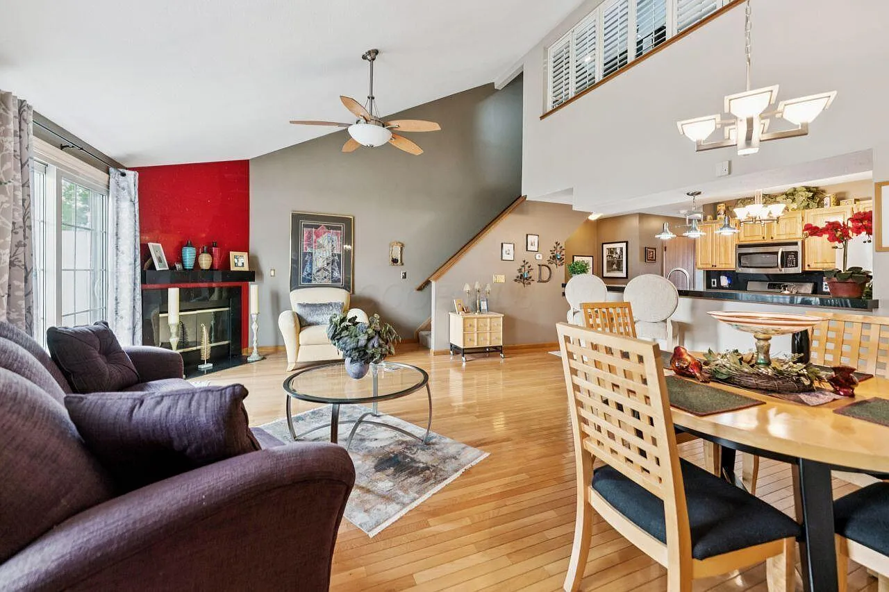 1083 Oak Bay Dr photo 1