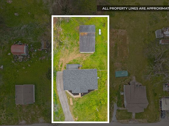 2nd image of 206 Maple St