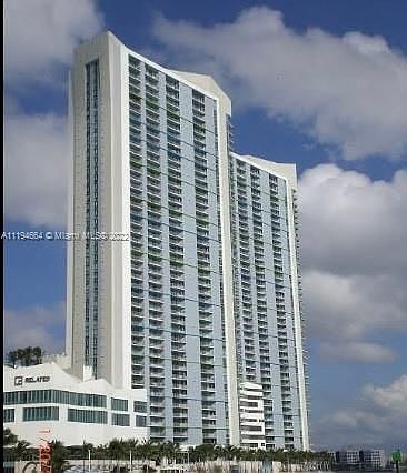 1st image of 325 Biscayne Blvd #4317