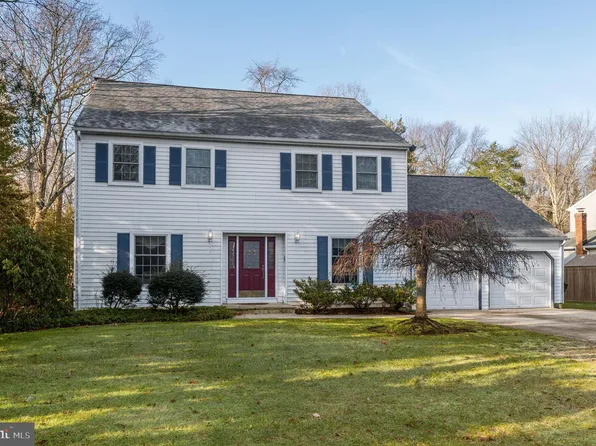 8 Friar Tuck Dr, Medford, NJ 08055