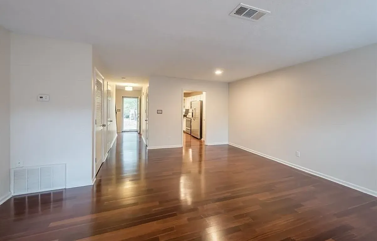 2 bed, 1260 sqft, $2,200 — Photo 3