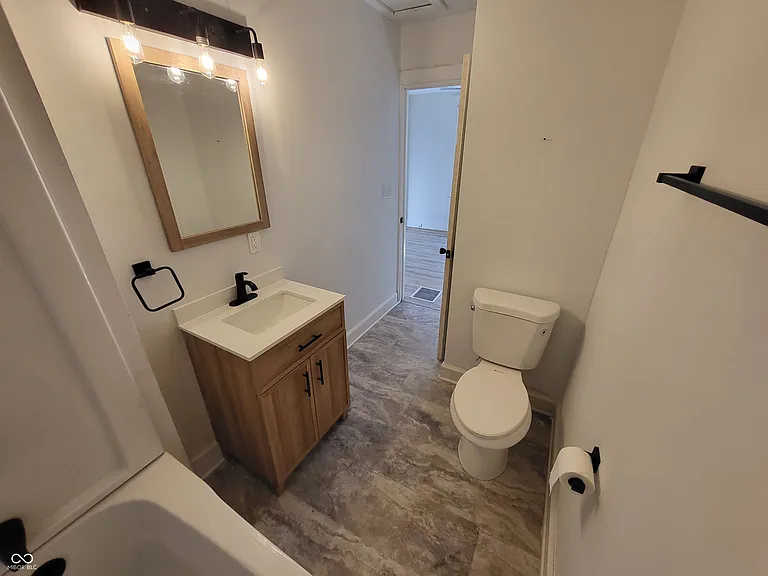 2462 Main St — Photo 14