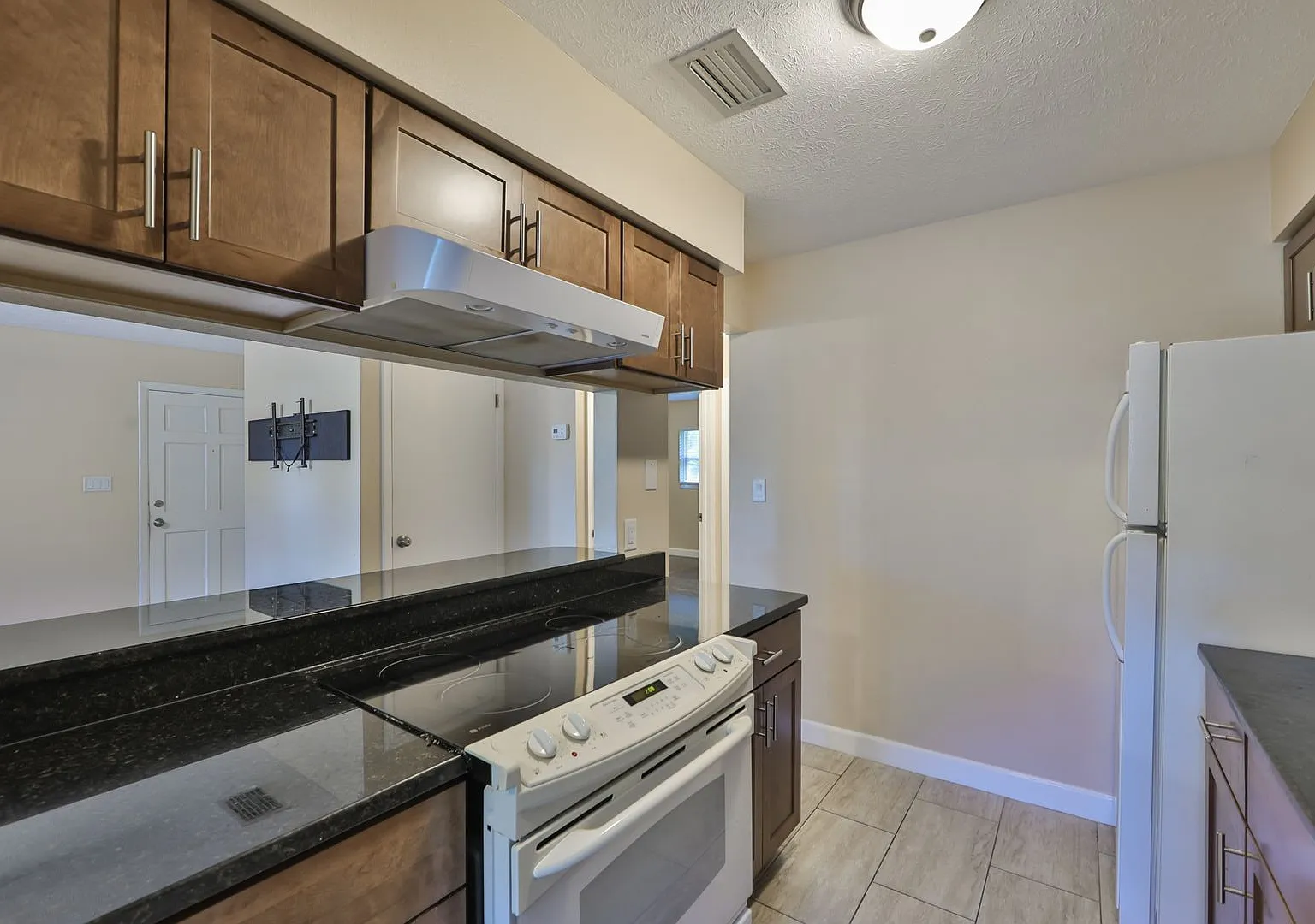Beautiful Duplex For Rent — Photo 4