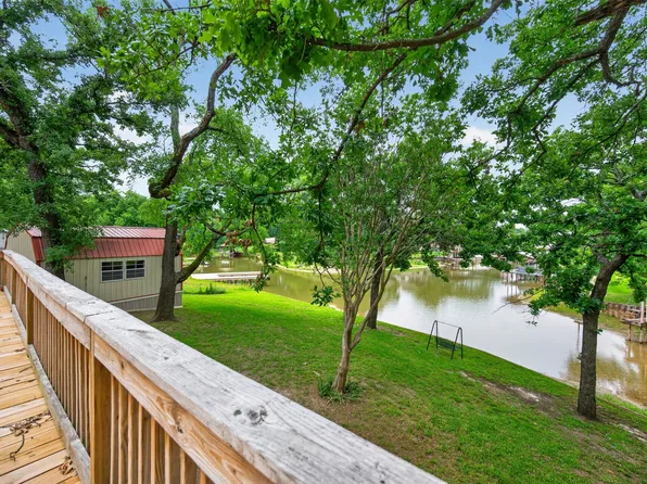 115 Wren Ln, Mabank, TX 75156