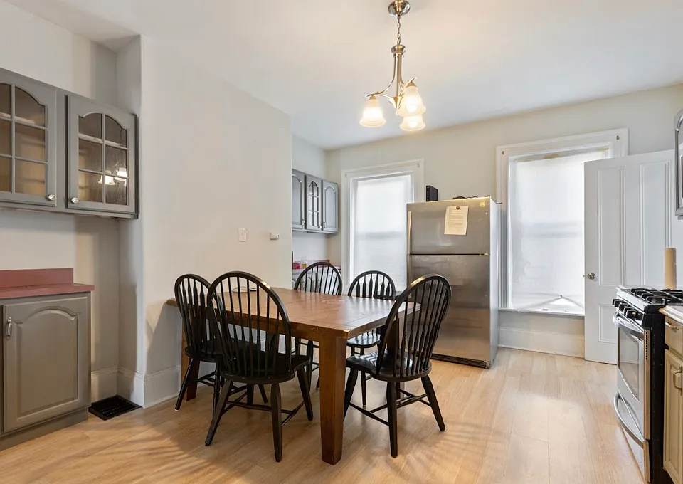 94 Mount Pleasant Ave #2