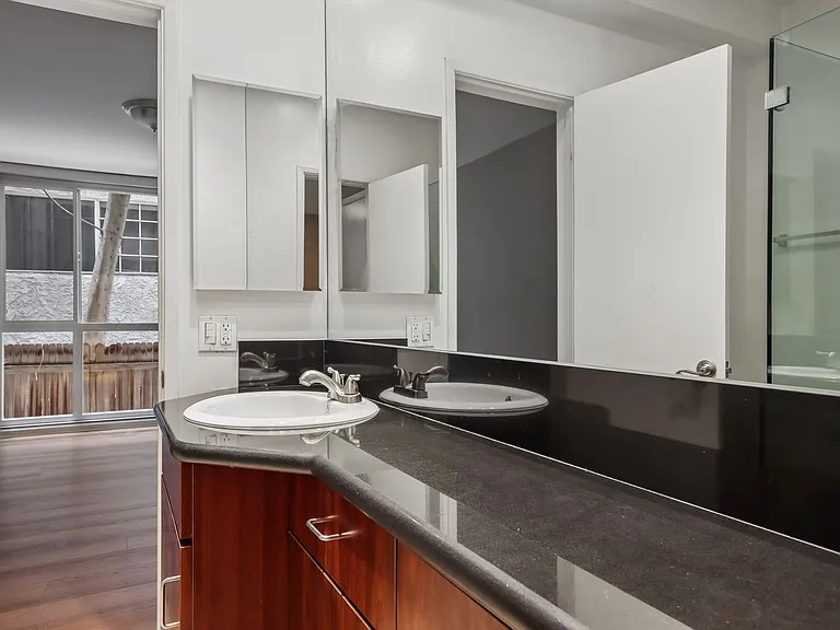 116 N Wetherly Dr — Photo 40