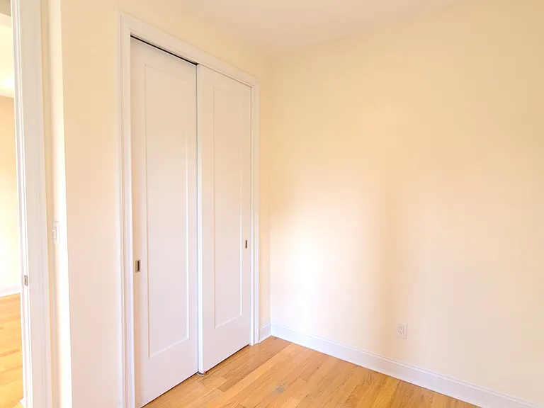411 E 6th St #5B — Photo 3