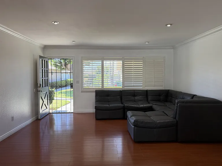 8073 Worthy Dr — Photo 3
